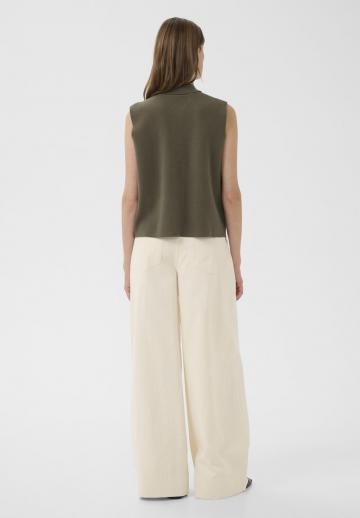 Пуховой жилет