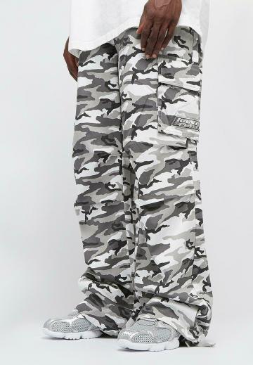 Брюки с накладными карманами