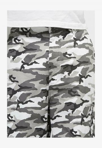 Брюки с накладными карманами