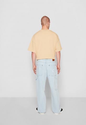 Прямые джинсы