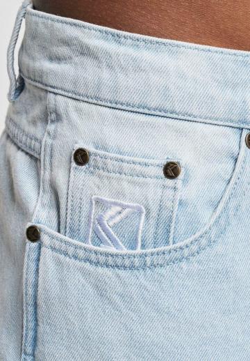 Прямые джинсы