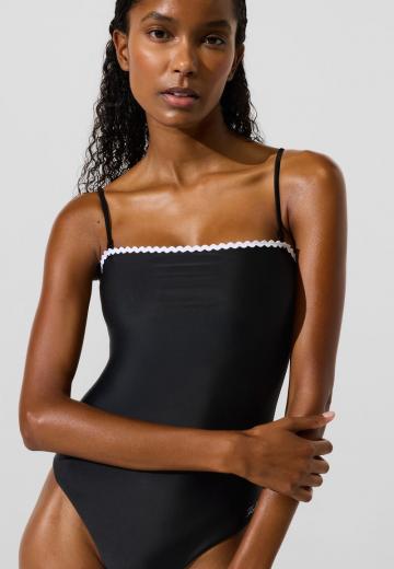 Слитный купальник