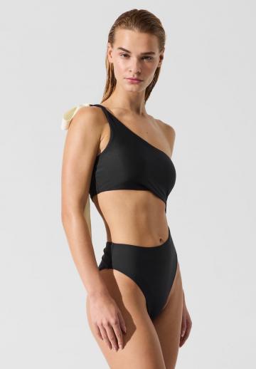 Слитный купальник