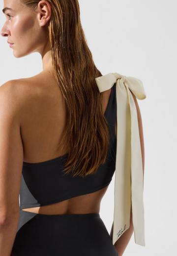 Слитный купальник