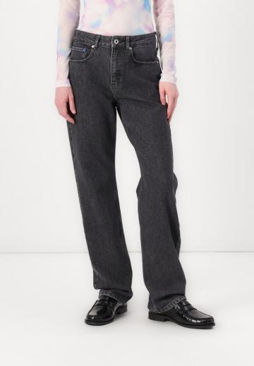 Прямые джинсы