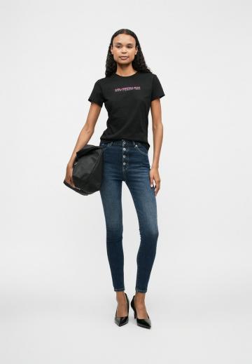 Узкие джинсы