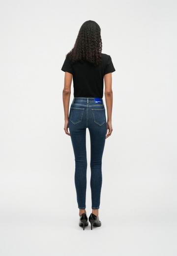 Узкие джинсы