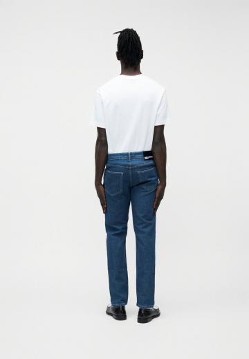 Узкие джинсы