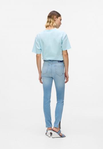 Узкие джинсы