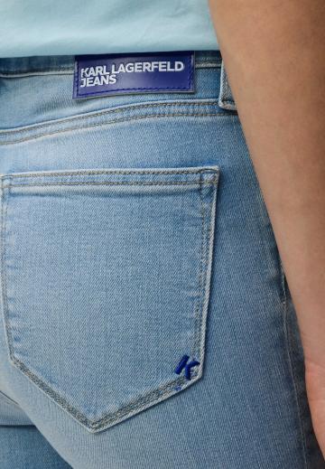 Узкие джинсы