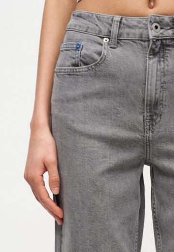 Прямые джинсы