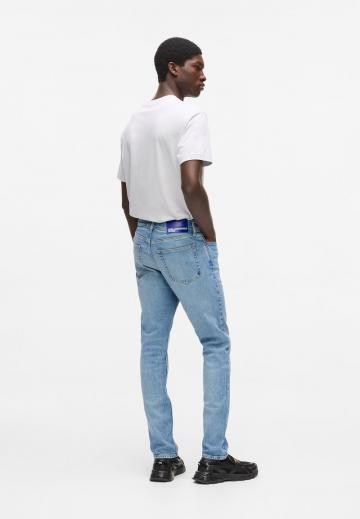 Узкие джинсы