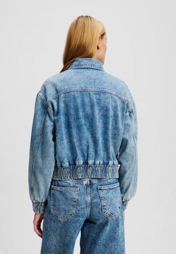 Джинсовая куртка