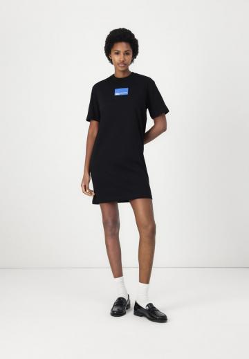 Короткое платье