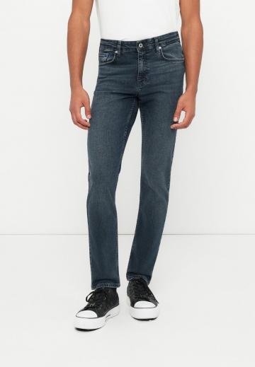 Узкие джинсы