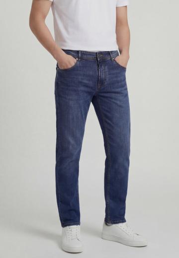 Узкие джинсы