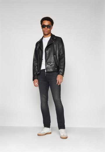 Узкие джинсы