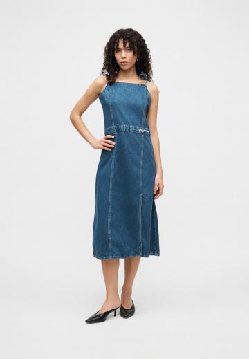 Джинсовый комбинезон