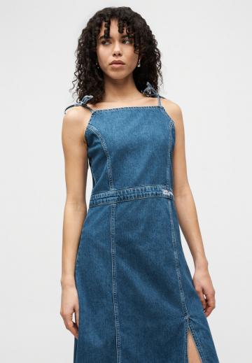 Джинсовый комбинезон