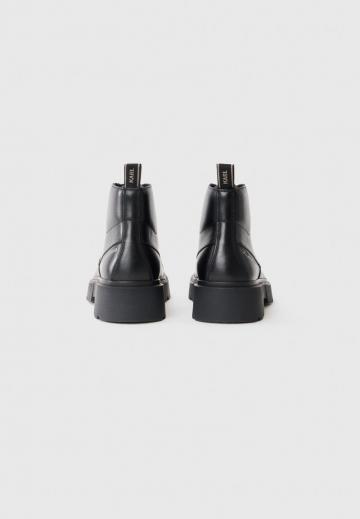 Ботинки на шнуровке