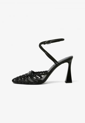 Туфли на высоком каблуке