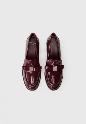 Туфли с высоким носом