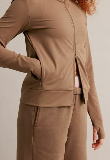 Спортивная куртка