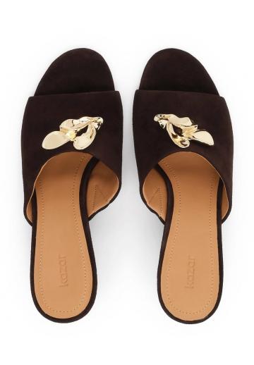 Босоножки на каблуке