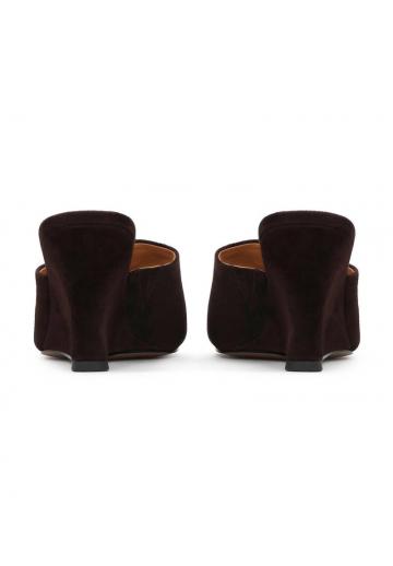 Босоножки на каблуке