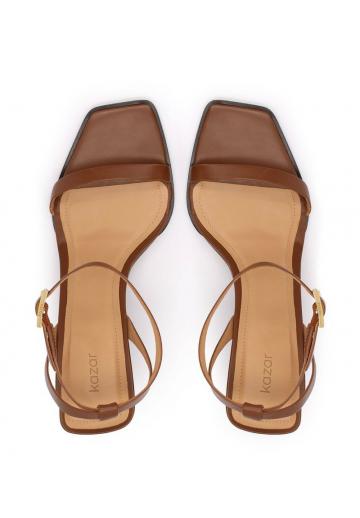 Босоножки на танкетке