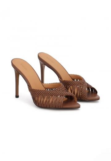 Босоножки на каблуке