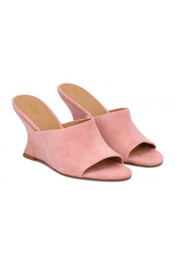 Босоножки на каблуке