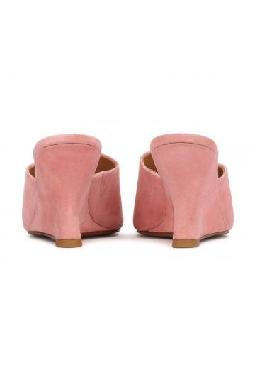 Босоножки на каблуке