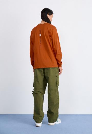 Брюки с накладными карманами