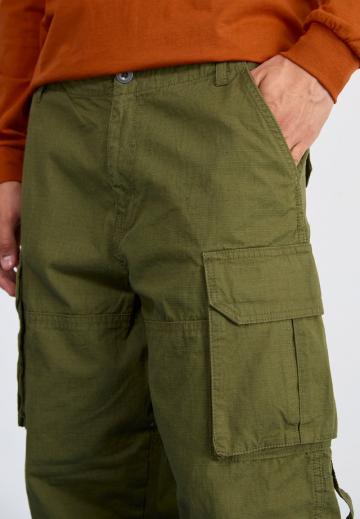 Брюки с накладными карманами