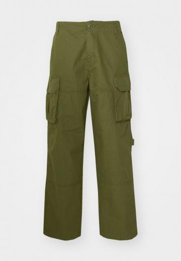 Брюки с накладными карманами