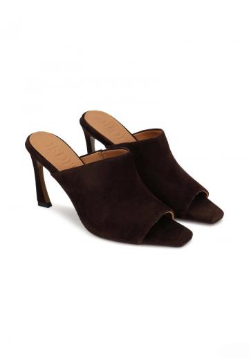 Босоножки на каблуке