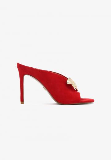 Босоножки на каблуке