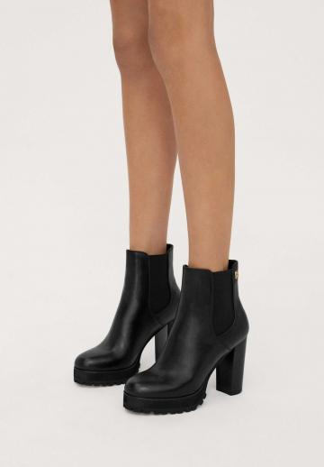 Полусапожки на высоком каблуке