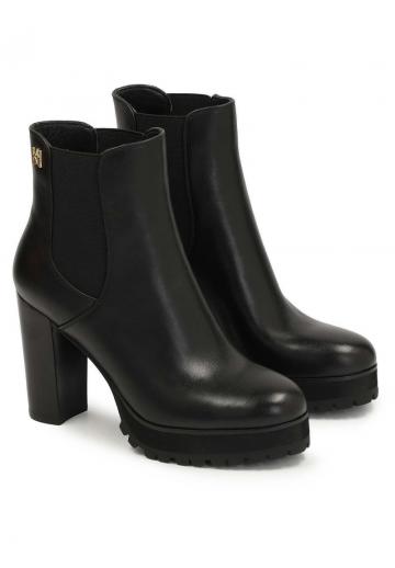 Полусапожки на высоком каблуке