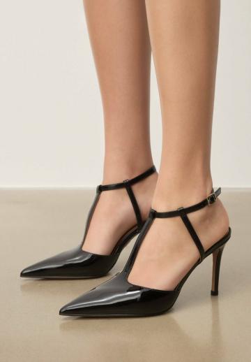 Туфли на высоком каблуке