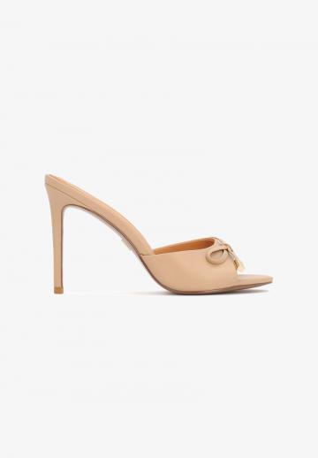 Босоножки на каблуке