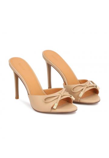 Босоножки на каблуке