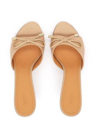 Босоножки на каблуке