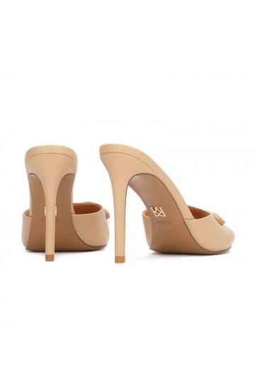 Босоножки на каблуке