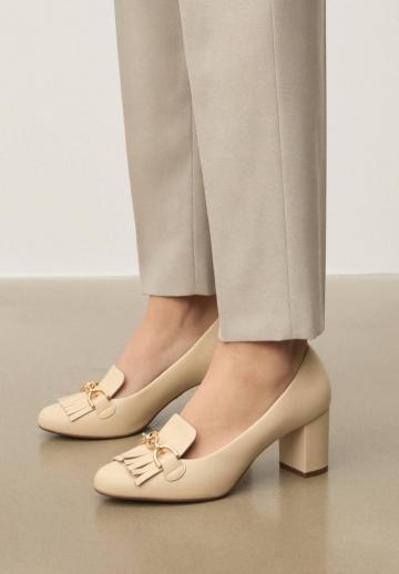 Туфли с высоким носом