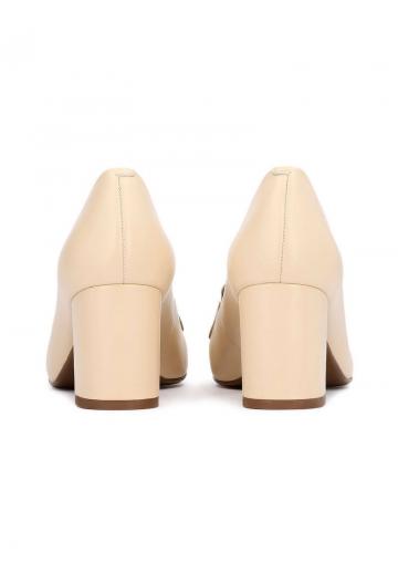 Туфли с высоким носом