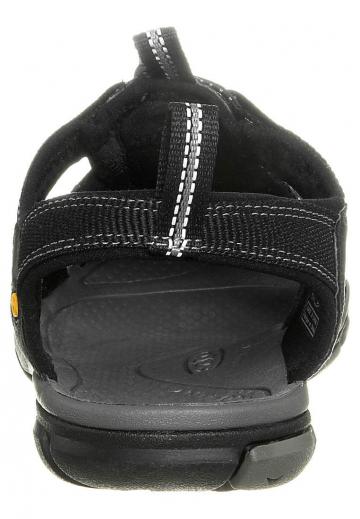 Спортивные сандалии