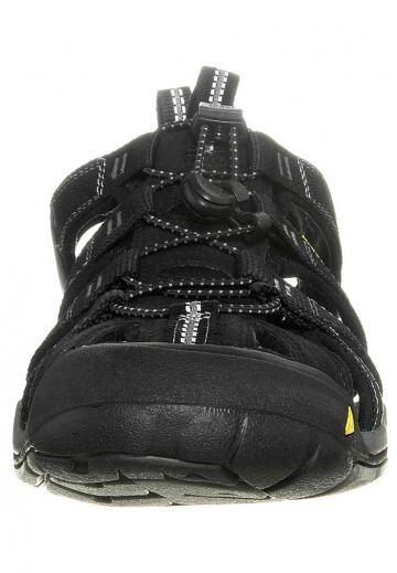 Спортивные сандалии