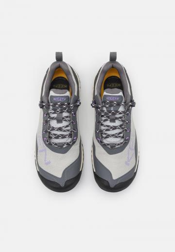 Походные ботинки